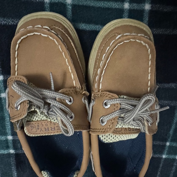 Sperry Kids Boat Shoes in Tan and Cream - Picture 2 of 7